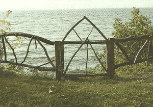 [twig-gate-by-the-sea[2].gif]