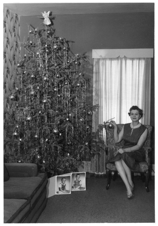[woman with christmas tree1[3].jpg]