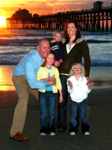 [Mike-and-family[2].jpg]