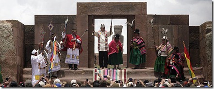 El presidente boliviano, Evo Morales, al momento de recibir la bendición de los sacerdotes aymaras en las ruinas de Tiahuanaco- REUTERS El presidente boliviano, Evo Morales, al momento de recibir la bendición de los sacerdotes aymaras en las ruinas de Tiahuanaco- REUTERS
