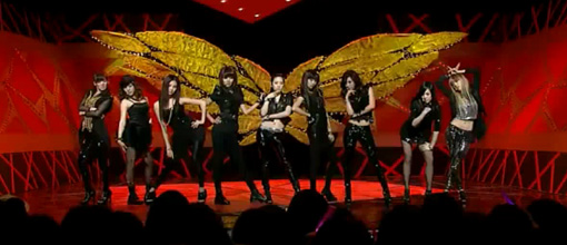 The SNSD-bot's work the black soshi on Inkigayo