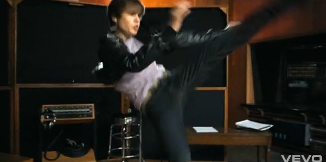 [justin-bieber-8q[3].jpg]