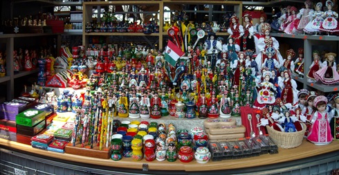 Puesto de souvenirs en el Mercado Central de Budapest