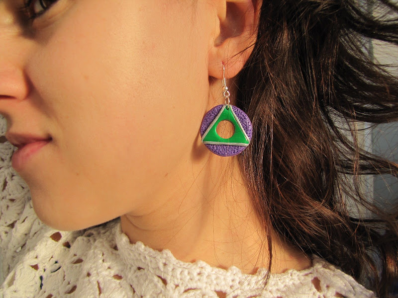 Combinatii indraznete Cercei handmade, eleganti, extravangti, culori indraznete (mov, verde)