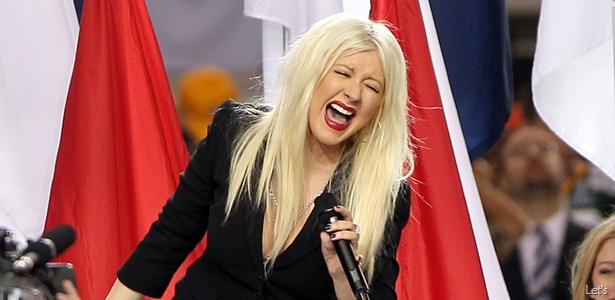 [christina-aguilera-canta-o-hino-norte-americano-no-super-bowl-em-dallas-06022011-1297083724037_615x300[4].jpg]