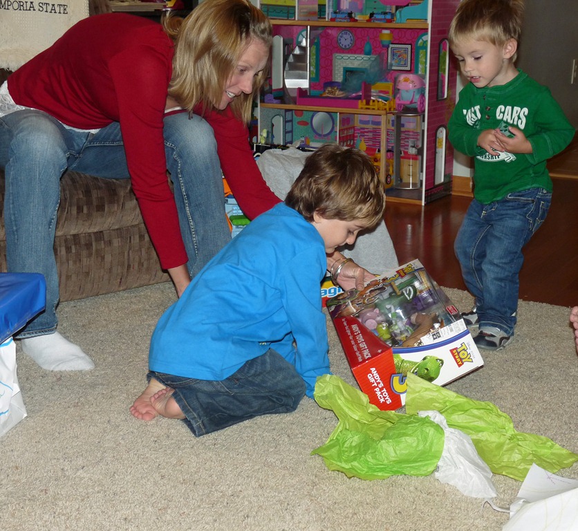 [Kylers Birthday 025_edited-1[3].jpg]
