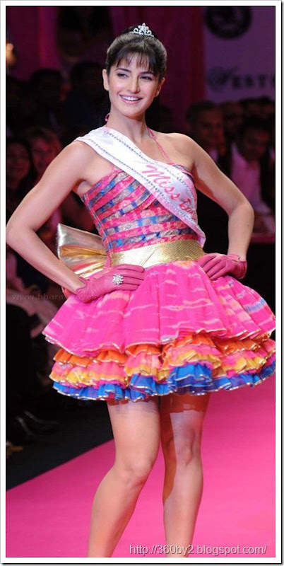 Katrina Kaif turns Barbie at Lakme Fashion Week 2009