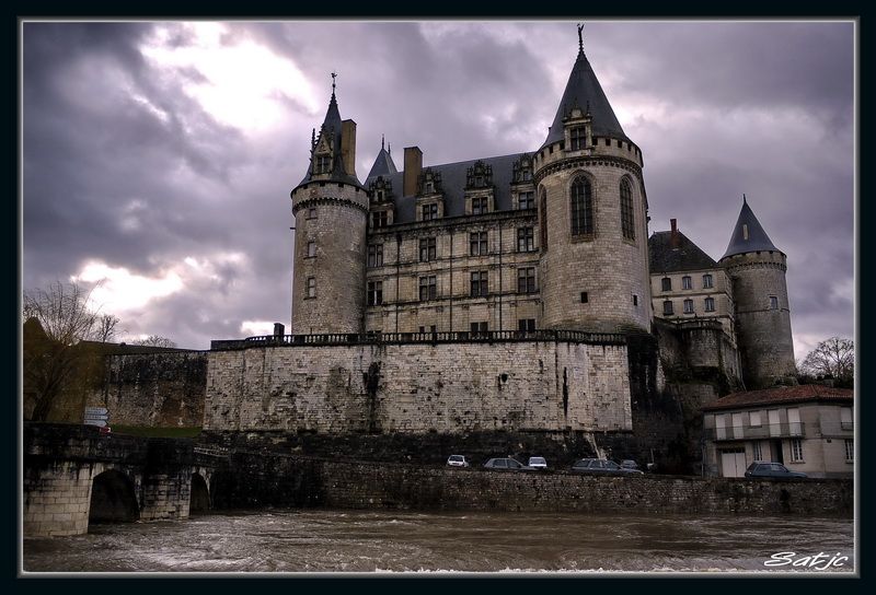 Le Château de La Rochefoucauld apres la tempête (Charente) _1030371a