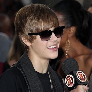 [01-Justin_Bieber_Profile-pop singer[2].jpg]