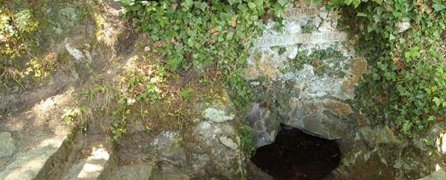 [Fontaine Désirée (1024x413)[2].jpg]