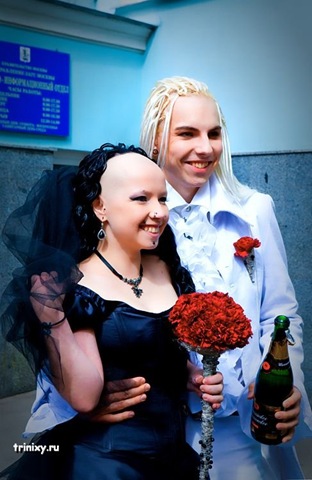 [goth-wedding_10[5].jpg]