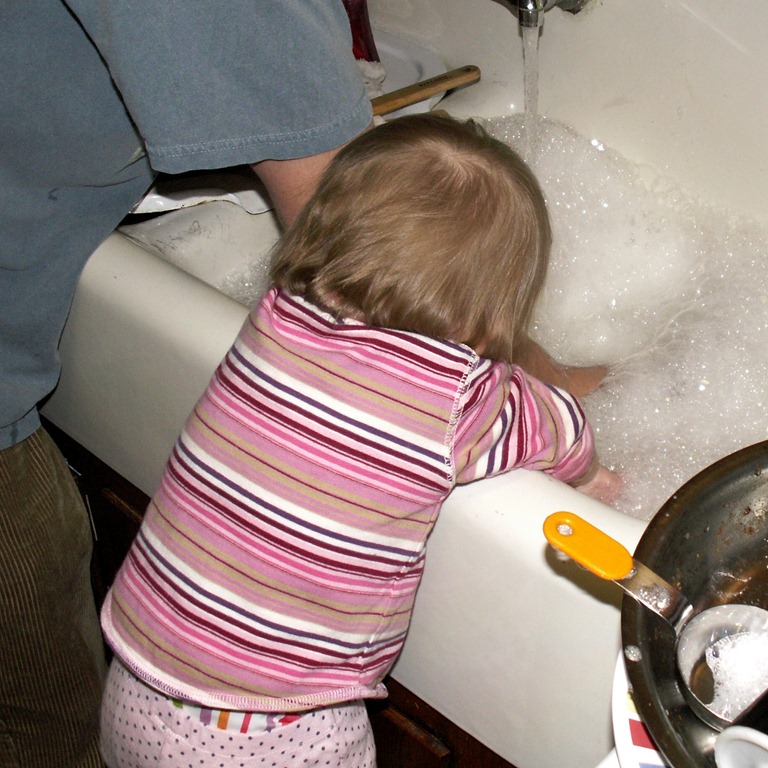 [Elaine doing dishes with daddy_0001[4].jpg]