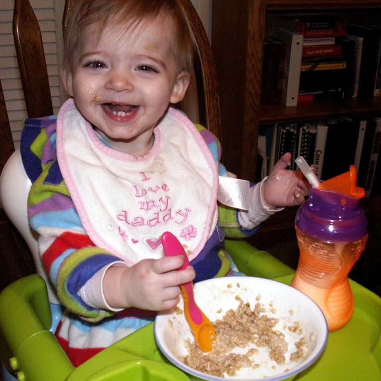 [Eating feeding herself oatmeal with spoon[4].jpg]
