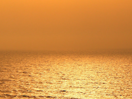 coucher de soleil effet peinture mer et ciel dorés côte atlantique Maroc