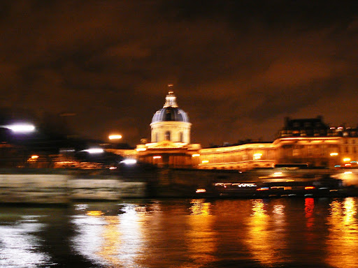 Institut de France (autrement dit l’Académie française) et le Pont des Arts