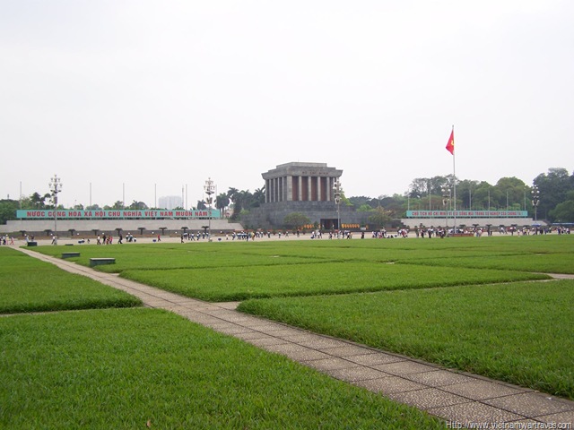 [Hanoi Ho Chi Minh Mausoleum (2)[2].jpg]