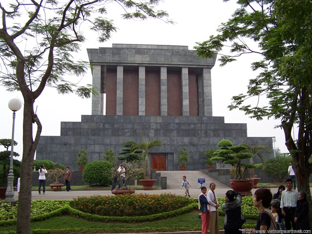 [Hanoi Ho Chi Minh Mausoleum (5)[2].jpg]