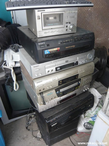 Rekacipta.net - Bahan terbuang - TV, pemain video Rekacipta.net - Bahan terbuang - TV, pemain video