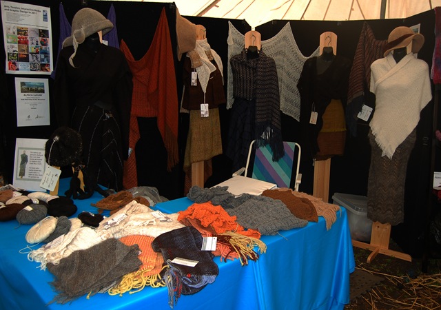 [Hamilton Sheepvention - TAFE weaving[5].jpg]
