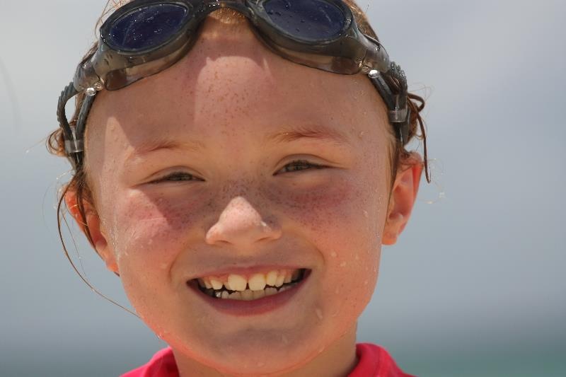 [091230_Bronte_Beach_Lucy_sm[3].jpg]