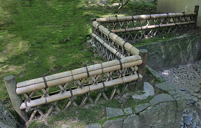 [100726_Portland_Japanese_Garden_bamboo_fence_at_Antique_Gate[2].jpg]