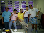 Todos os meninos juntos...