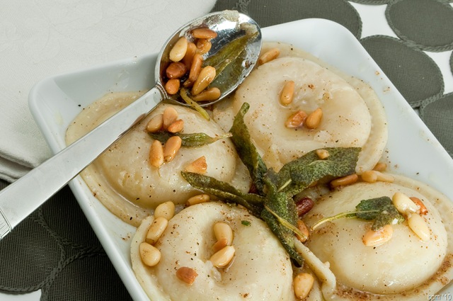 [Ravioli with Brown Butter and Sage-11[2].jpg]