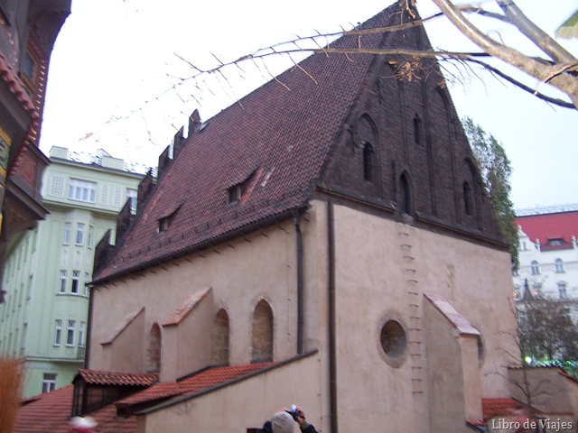 [Sinagoga Vieja-Nueva despues de su reconstrucción en Praga.jpg]