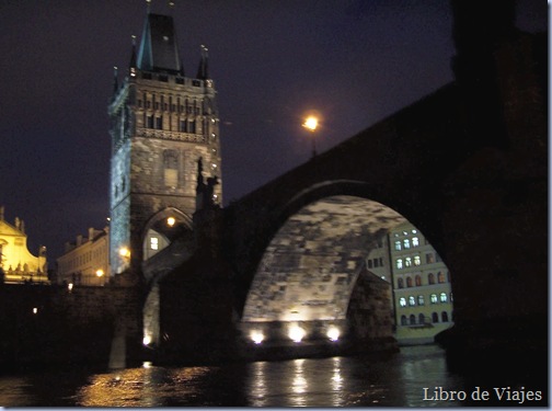 Vistas del Puente y de la Torre de la Pólvora de Noche