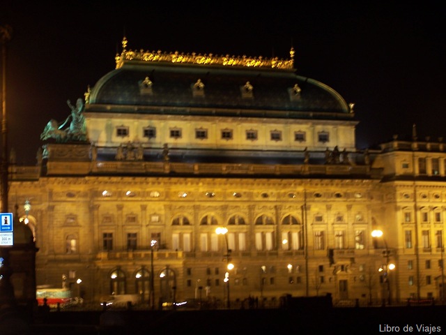 [Teatro de la Ópera de Praga[2].jpg]