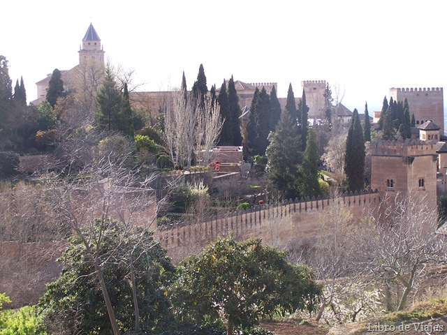 [Alhambra desde la entrada Puerta de las Granadas[2].jpg]