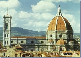 Vistas de la Cúpula de la Catedral o Duomo de Florencia de Bruneschi y del Campanile de Ghiotto, desde el fuerte Velvedere
