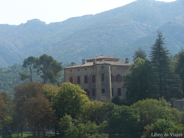 [Castillo de Picasso y Cezanne en Vaveunargues cercano a Aix en Provence[1].jpg]