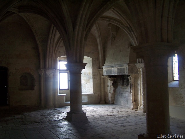 [InteriordelaAbadiadeSilvacaneenRoque[5].jpg]