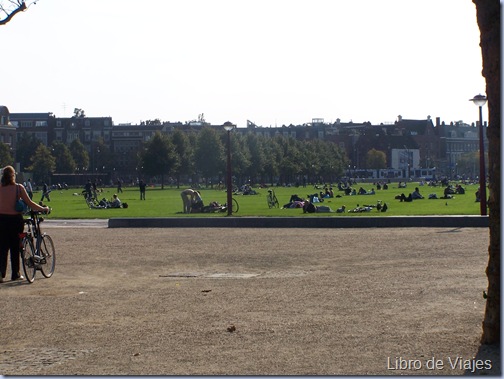 Los parques y jardines son muy frecuentados en días soleados