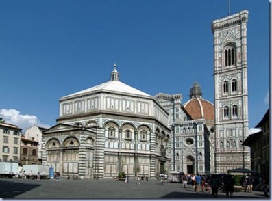 Baptisterio y Campanille de Florencia, al fondo la Cúpula de la Catedral de Florencia de Bruneleschi