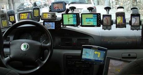 [coche-con-muchos-gpss[1][3].jpg]