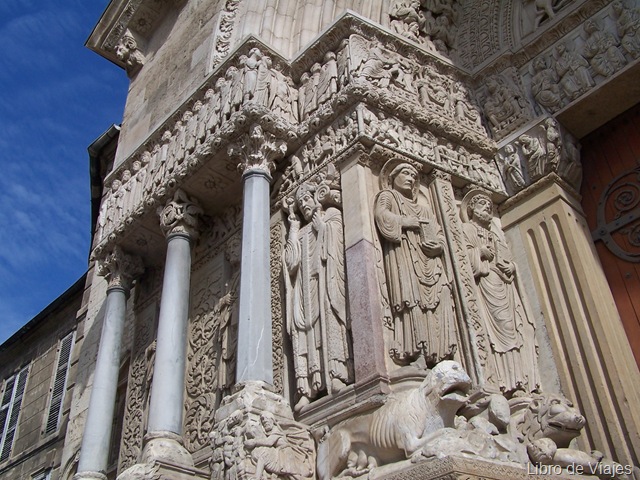[Detalle de la Portada de la Iglesia de San Trofimo en Arles[5].jpg]