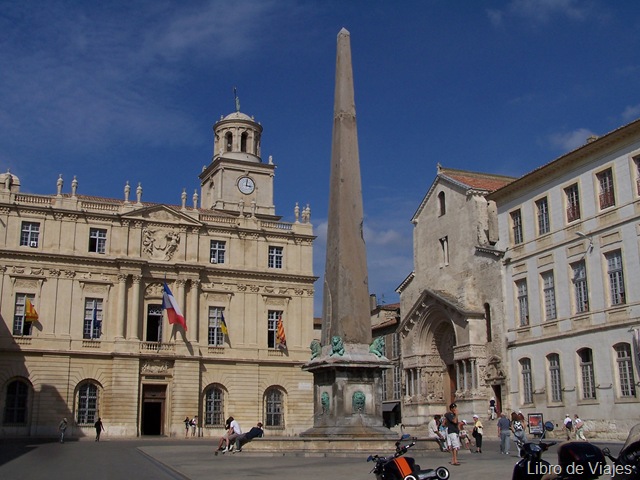 [Plaza de la Republica en Arles[5].jpg]