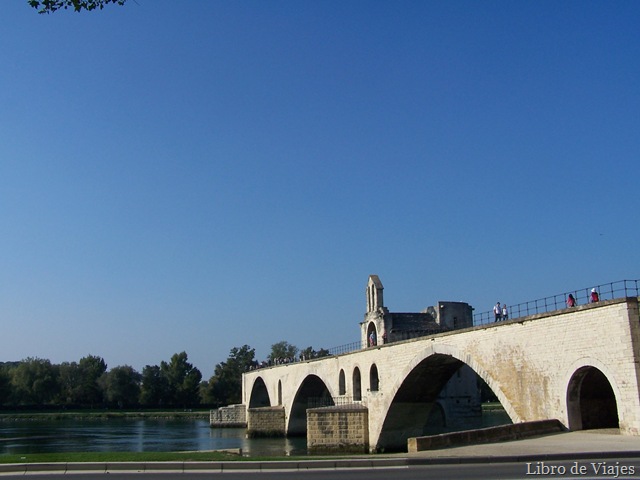 [Puente de los Papas. Extensión del Palacio Papal se introduce en el Ródano[2].jpg]