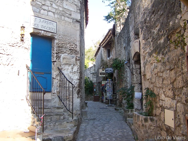 [Calle del pueblo medieval Lex Baux en Provence[5].jpg]