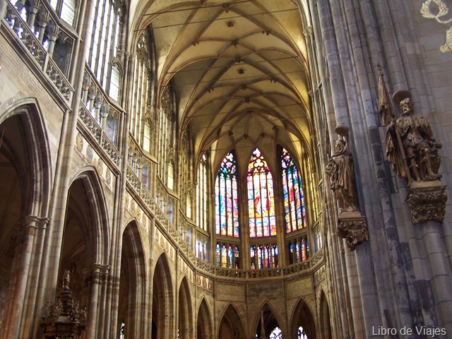 [Nave Principal de la Catedral de San Vito en Praga[7].jpg]