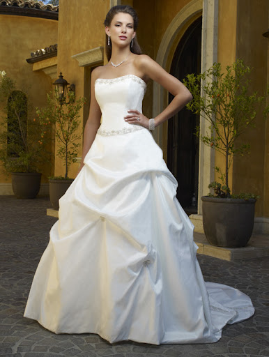 Romantic Wedding Dresses / Bridal Gowns