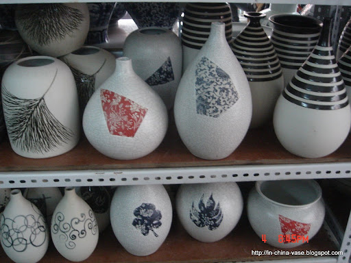 In china vase:LJ30825