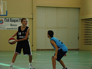 N'Àlex preparat per començar la jugada
