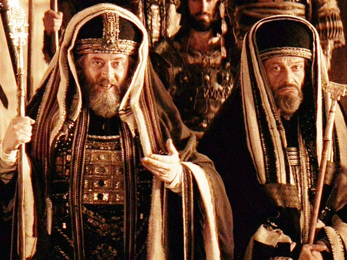 [priests[3].jpg]