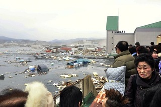 [japan-tsunami-earthquake-hits-northeast-coast_33140_600x450[3].jpg]