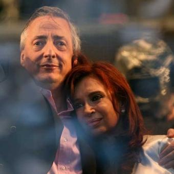 [nestor_kirchner_esposa_cristina[3].jpg]