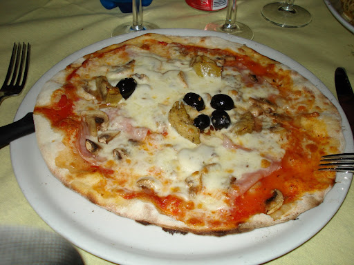 4 seasons pizza. Cassie
