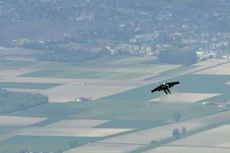 [flying_man (4)[2].jpg]